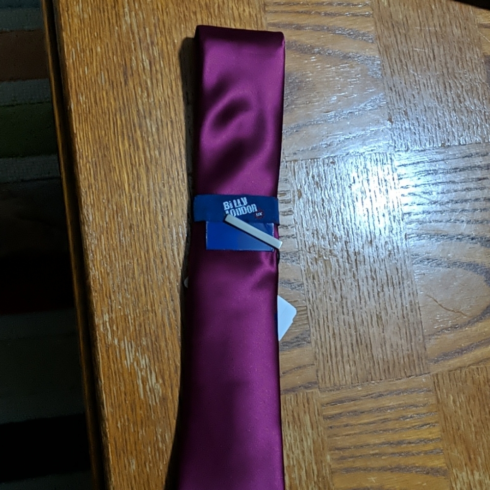 New unused Billy London Slim Fuchsia Tie